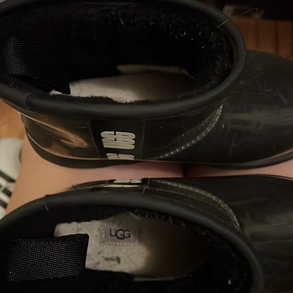 Uggs - Picture 2 of 4